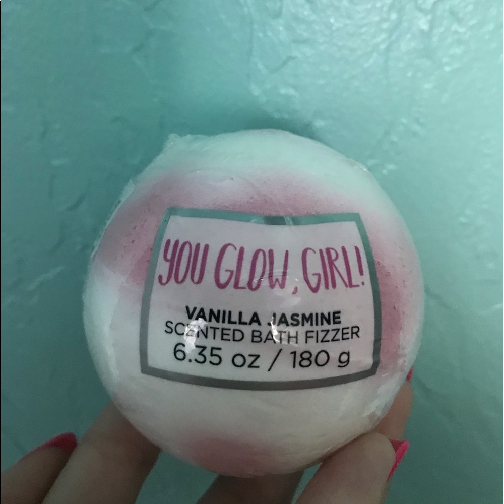 Vanilla Jasmine Scented Bathbomb